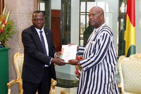 Rapport 2014 de la Cour des comptes : Le Président du Faso promet …
