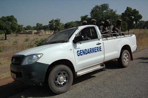 Une foule a attaqué la brigade de gendarmerie de Cinkansé et fait un mort