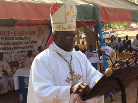Année de la miséricorde : Mgr Laurent B. DABIRE ouvre une nouvelle lunetterie à Dori