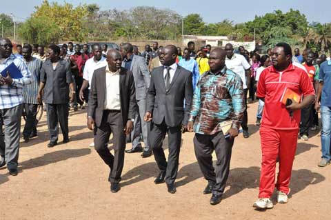 Université Ouaga I Pr Joseph Ki-Zerbo : Dr Taïrou Bangré visite les infrastructures sportives