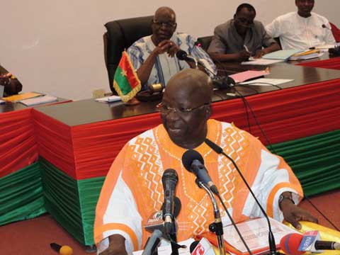 Simon Compaoré, « Chef suprême des Kogl-wéogo », fait son show à l’assemblée nationale