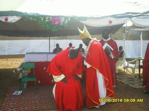 Archi- diocèse de Bobo- Dioulasso : Evariste Sanon installé curé dans la paroisse Saint Jean Paul II