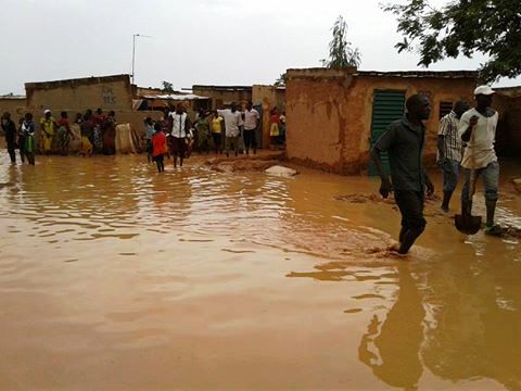 Fortes pluies à Ouagadougou : Des populations du quartier Markoussis ont les pieds dans l’eau