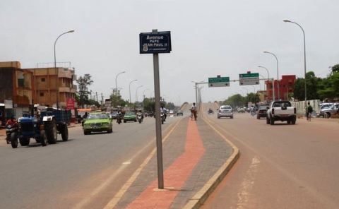 Peut-on améliorer l’aménagement de la rue qui passe entre l’hôpital Yalgado Ouédraogo et le C.N.R.S.T ?