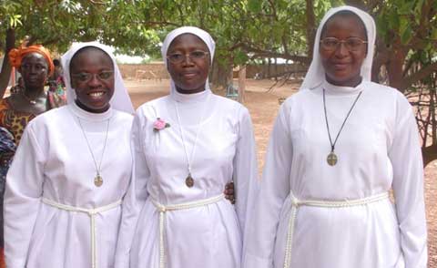Vœux perpétuels chez les Sœurs Franciscaines Missionnaires de Marie