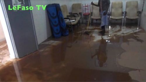 Le centre médical de la fondation Lucie Kaboré-Traoré est sous les eaux