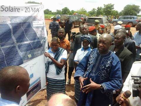 Energies  nouvelles et renouvelables : le lancement des travaux de construction de la centrale solaire de Zina effectif