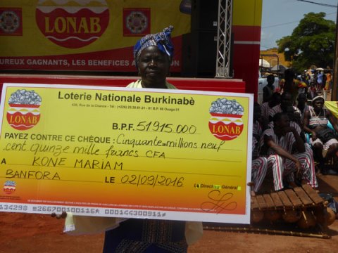 Banfora : La dolotière Mariam Koné devient multimillionnaire à 64 ans	