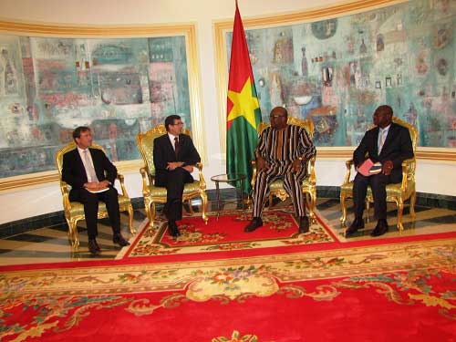 Coopération : En fin de mission, l’ambassadeur de France au Burkina, Gilles Thibaut a été reçu par le Président 