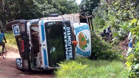 Orodara : Un camion chargé de manguiers et d’enfants se renverse et fait trois morts
