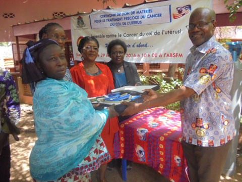 Lutte contre le cancer du col de l’utérus : Le Rotary club de Ouagadougou a fait un don aux sages- femmes