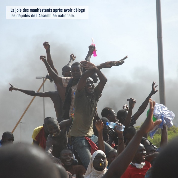 Insurrection d’octobre 2014 : La joie des manifestants après avoir délogé les députés de l’Assemblée Nationale
