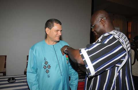 OOAS : Le Directeur Général élevé au rang de Chevalier de l’Ordre National au Burkina Faso