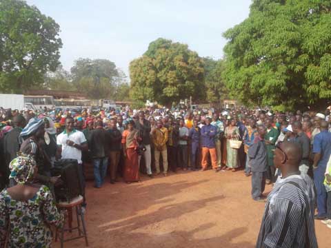 Bobo- Dioulasso :  Les agents des collectivités ont marché contre la trésorerie régionale