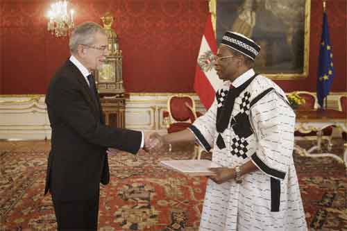 Ambassade du Burkina Faso en Autriche : L’Ambassadeur KERE présente ses Lettres de créance au Président Alexander Van der BELLEN