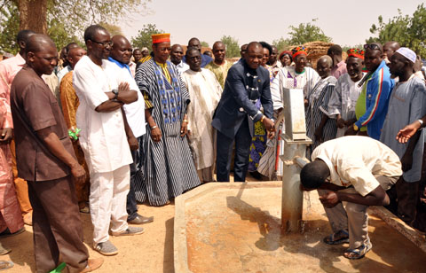 Eau potable et assainissement : Le PDG de Abdoul Services international offre trois bornes-fontaines au village de Soubeiga