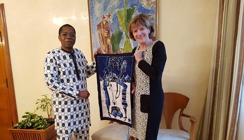 Ambassade du Burkina Faso à Vienne : L’Ambassadeur KERE, en tournée dans le Tyrol, installe le nouveau Consul honoraire d’Innsbruck 