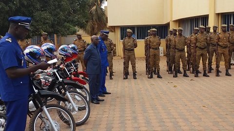 Lutte contre l’insécurité : La Gendarmerie nationale reçoit 50 motos des mains de Simon Compaoré