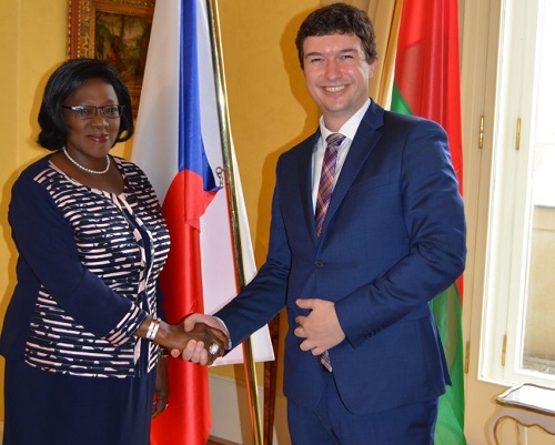 République Tchèque : La Ministre Solange Rita AGNEKETOM/ BOGORE relance la coopération bilatérale entre Ouagadougou et Prague