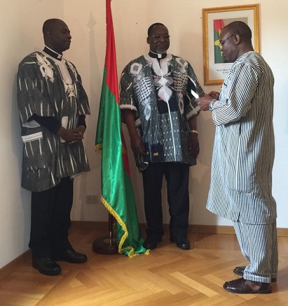 Ambassade du Burkina au Saint- Siège : Remise de distinctions à deux prêtres burkinabè