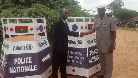Sécurité routière : Le Groupe Allianz Burkina offre des boxes métalliques à la Police nationale