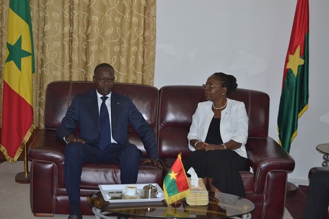 Attentats de Ouagadougou : Le Premier Ministre Mahammed Boun Abdallah DIONNE présente les condoléances du Sénégal à l’Etat burkinabè à l’Ambassade du Burkina Faso à Dakar