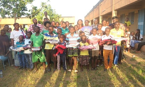 Arrondissement n°8 de Ouagadougou : Une fondation offre des kits scolaires à des orphelins et enfants de familles démunies
