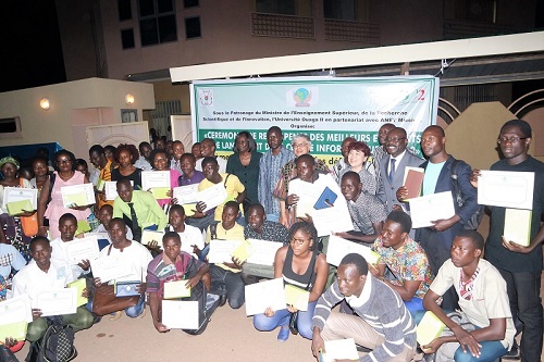 Université Ouaga 2 : Les meilleurs étudiants reçoivent des tablettes, dernière génération