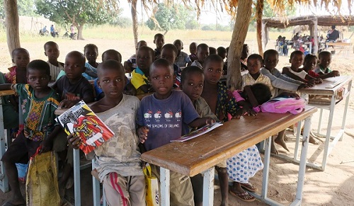 Education : Wan, le village oublié  et ses classes sous paillotes