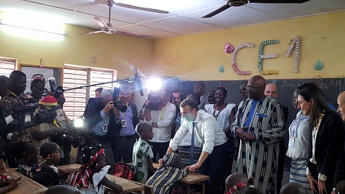 Education : Emmanuel Macron a visité l’école primaire Lagm-Taaba à Ouagadougou