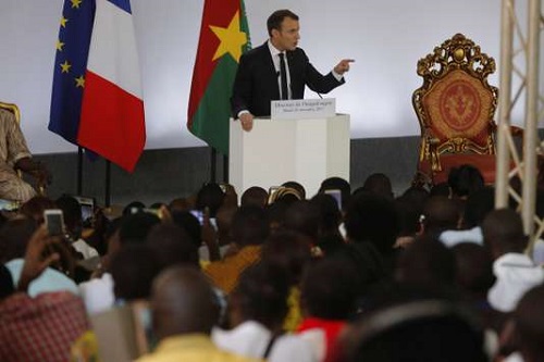 Emmanuel Macron au Burkina : Il faut plutôt féliciter les étudiants pour leurs questions (1/2)