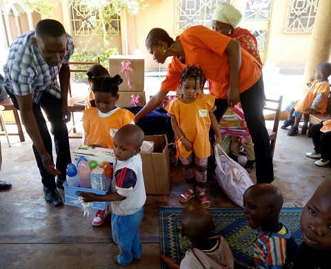 Orphelinat hôtel maternel : Les enfants de la crèche Rayan Garden donnent le sourire aux pensionnaires 