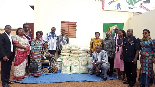 Aide aux personnes vulnérables : La FIAB offre une tonne de riz au Fonds national de solidarité