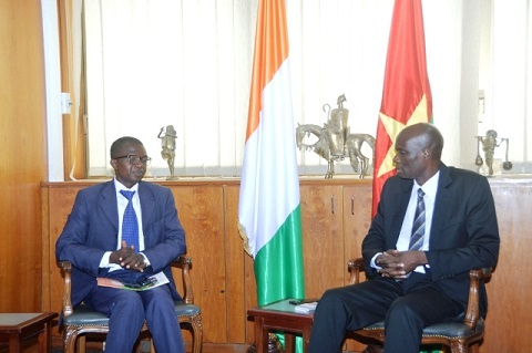 Abidjan : L’Ambassadeur Mahamadou ZONGO encourage les Patrons de Presse en Ligne dans leurs actions de développement
