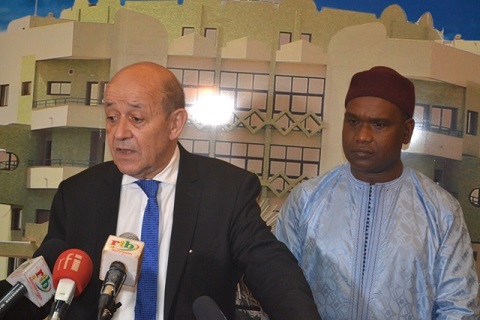 Coopération Burkina-France : Le ministre des affaires étrangères, Jean-Yves Le Drian, reçu par le Président Kaboré