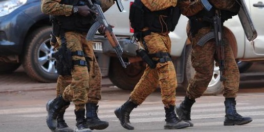 Burkina : Le ministère de la sécurité met en garde les commerçants contre la vente des équipements militaires