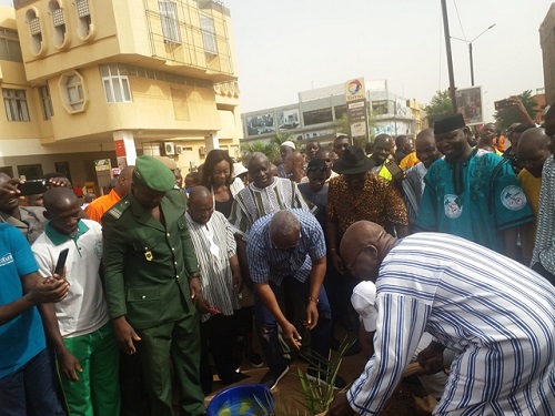 Journée mondiale de l’environnement : La mairie de Ouagadougou et le groupe Ecobank reverdissent l’avenue Kwamé-N’Krumah