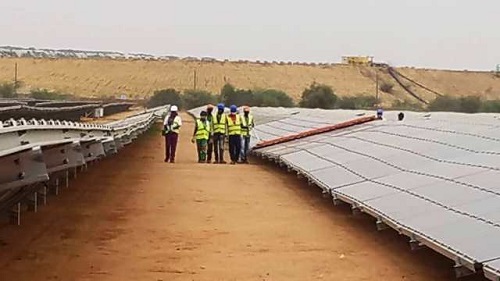 Développement durable : Des journalistes et communicateurs visitent la centrale solaire Essakane Solar SAS 