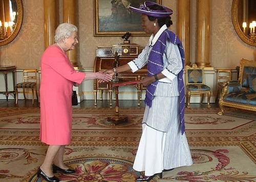 Renforcement des relations diplomatiques entre Londres et Ouagadougou : Jacqueline Marie Zaba/Nikiéma présente ses lettres de créances à Sa Majesté Elisabeth II, Reine d’Angleterre