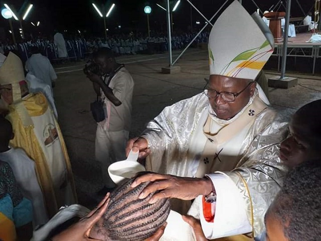 Pâques : 165 nouveaux baptisés pour la cathédrale de Ouagadougou