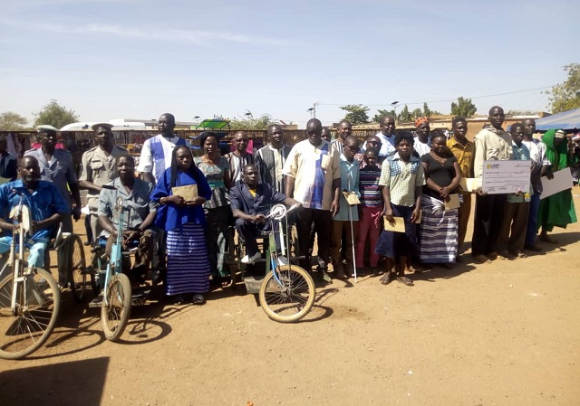 Journée internationale des personnes handicapées dans le Kouritenga : Le prix de l’ONG Light for the World attribué à Edouard Kaboré