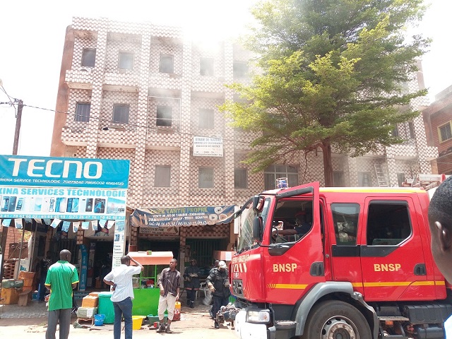 Ouagadougou : Un incendie fait des dégâts matériels dans un immeuble au centre-ville 