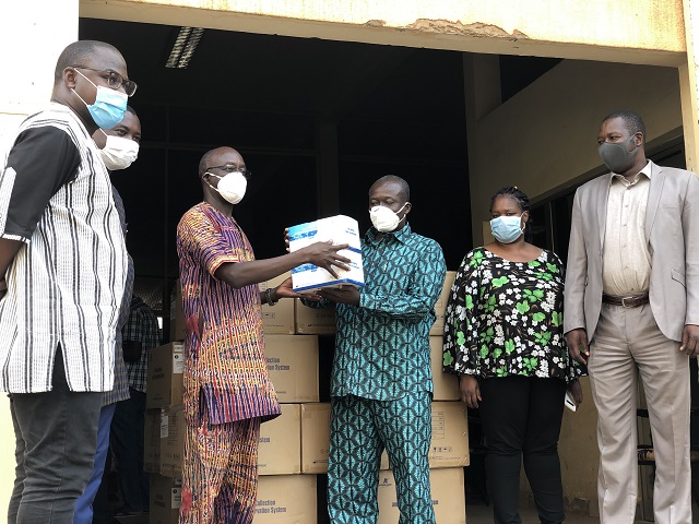 Lutte contre le Covid-19 : L’OOAS remet 5000 kits de prélèvement au Burkina 