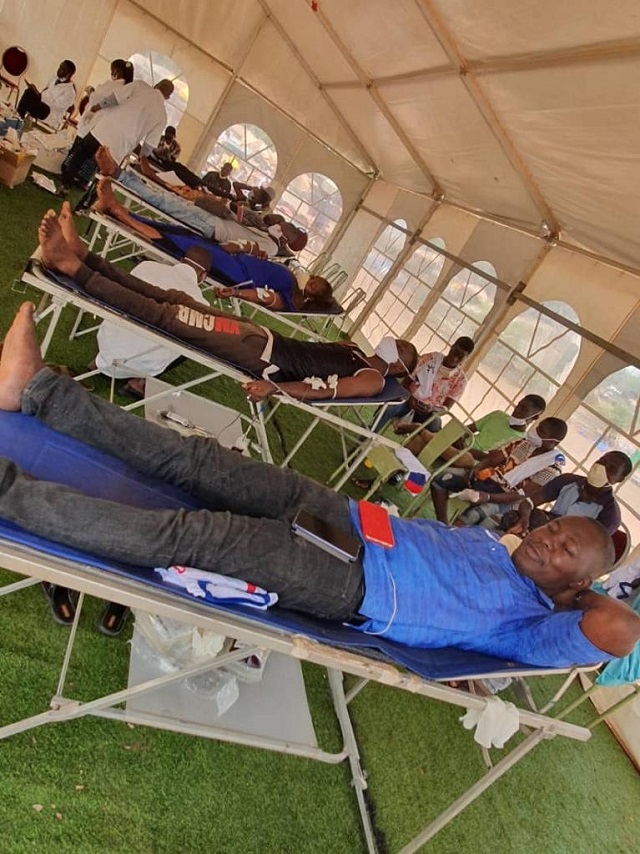 Collecte de sang à Bobo : Un donneur, un sac de ciment de la CIMASSO