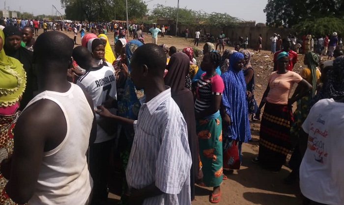 Pama (Est du Burkina) : La population bat le pavé pour dénoncer  les exactions  des  terroristes et des FDS 