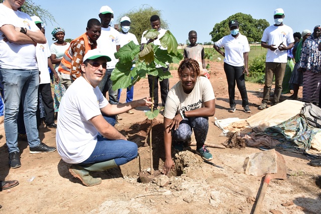Réhabilitation de la ceinture verte de Ouagadougou : Le groupe Hage s’engage à travers la plantation de 400 arbres