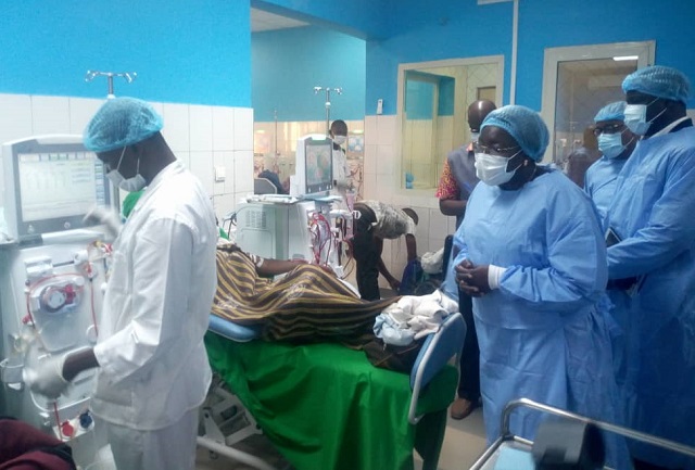 Hôpital Yalgado Ouédraogo : La ministre de la Santé visite le centre d’hémodialyse