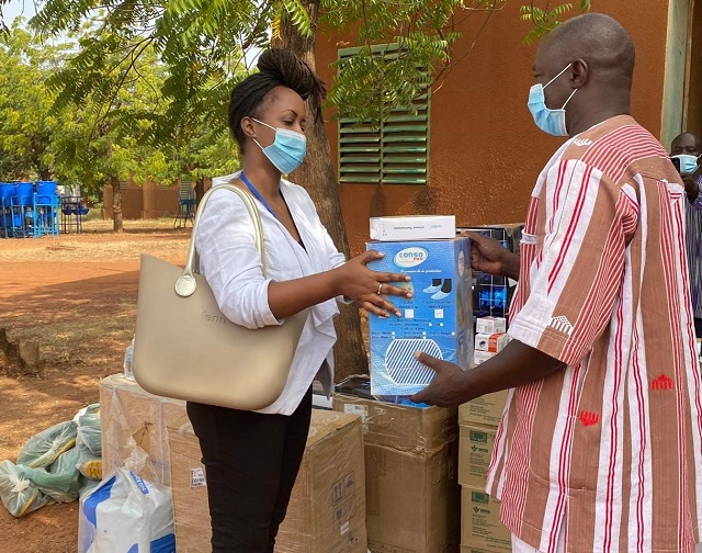 Lutte contre le Covid-19 : Le Catholic Relief Services (CRS) Burkina fait un don à la direction régionale de la Santé du Centre Nord