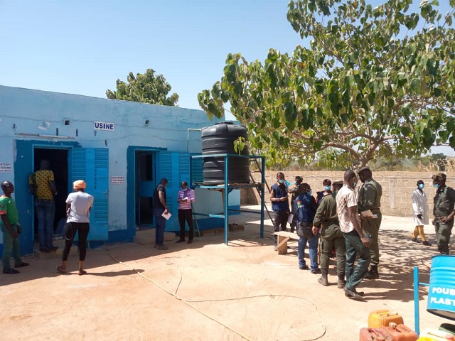 Bobo-Dioulasso : La police de l’eau interpelle les unités de production d’eau préemballée et ferme 16 momentanément