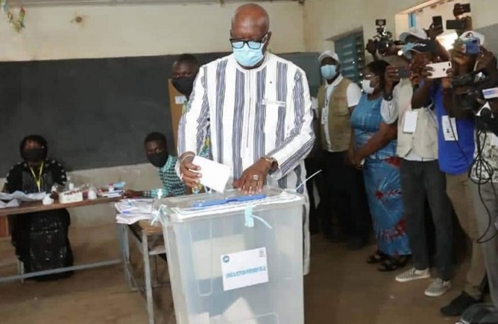Elections couplées 2020 au Burkina : Le président sortant Roch Kaboré a accompli son devoir civique à l